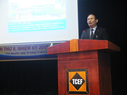 Hiệu trưởng tiếp xúc với học sinh trường THPT nội trú tỉnh Thái Nguyên